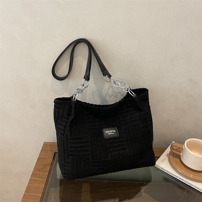 Borsa tote da donna grande con tracolla a catena versatile_voghion.com
