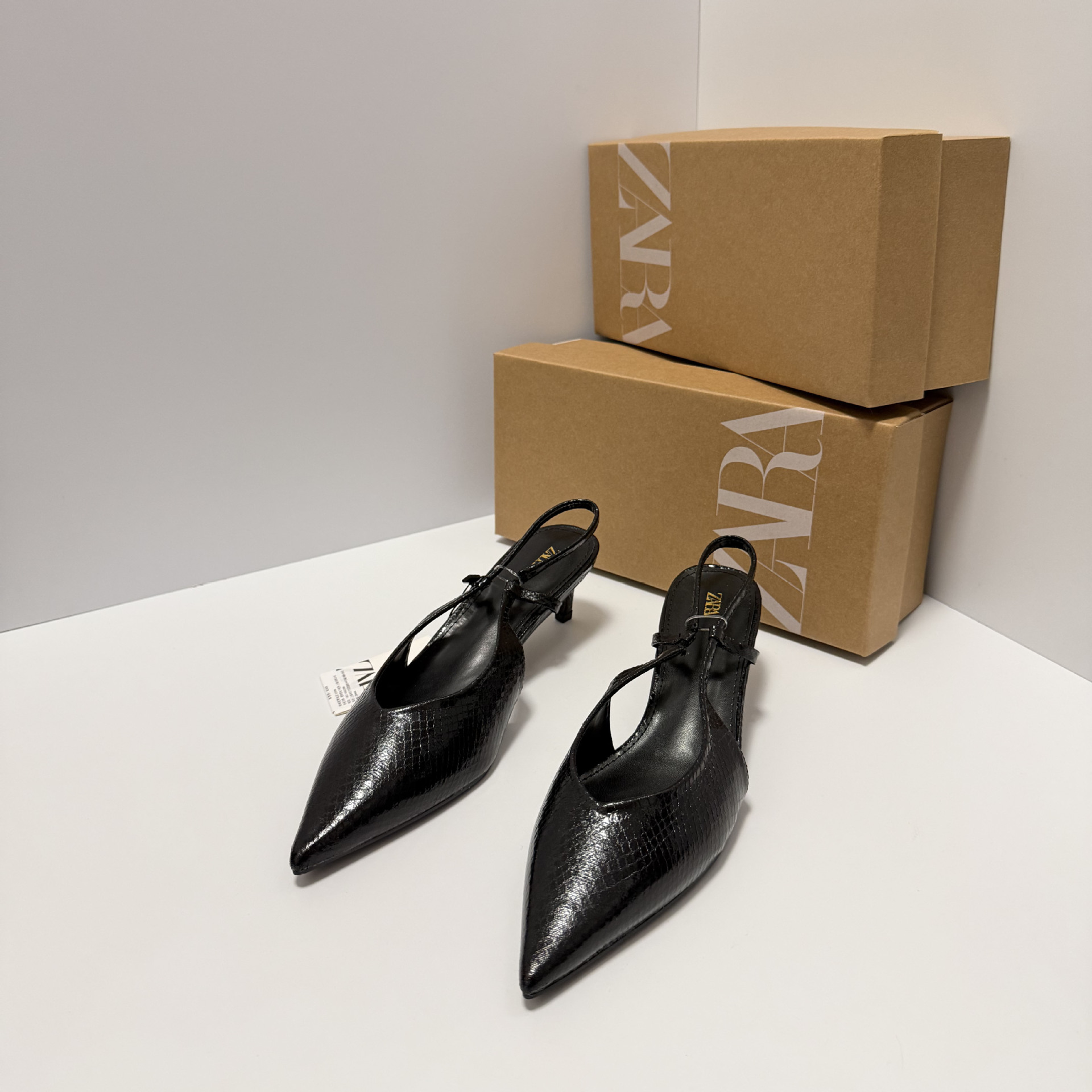 Z Black fashionable trend high heels stiletto heels pointed-toe