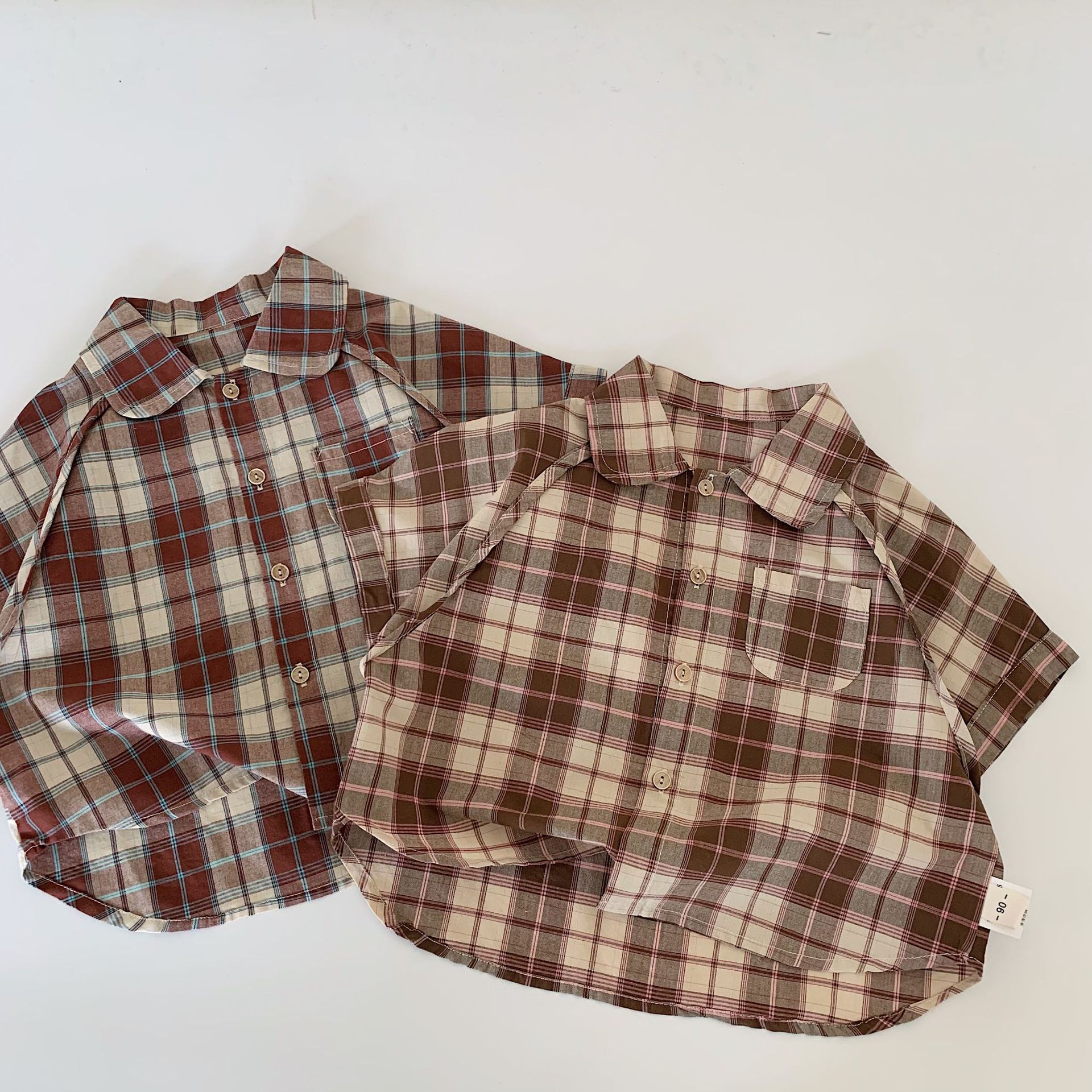 Camisas de niños Mai Bao 2025, nuevo estilo coreano de verano para niños, camisas de manga corta a cuadros, ropa de verano para bebés