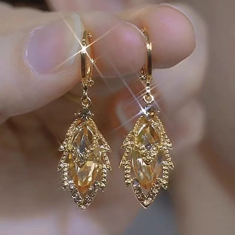 Light Luxury High-end brown Crystal Zircon Leaf Ear Buckle Hong Kong Style Western Style Gold Branches Jade Leaf Funding Luxury Fashionable Earrings Light Luxury High-end brown Crystal Zircon Leaf Ear Buckle Hong Kong Style Western Style Gold Branches Jade Leaf Funding Luxury Fashionable Earrings
