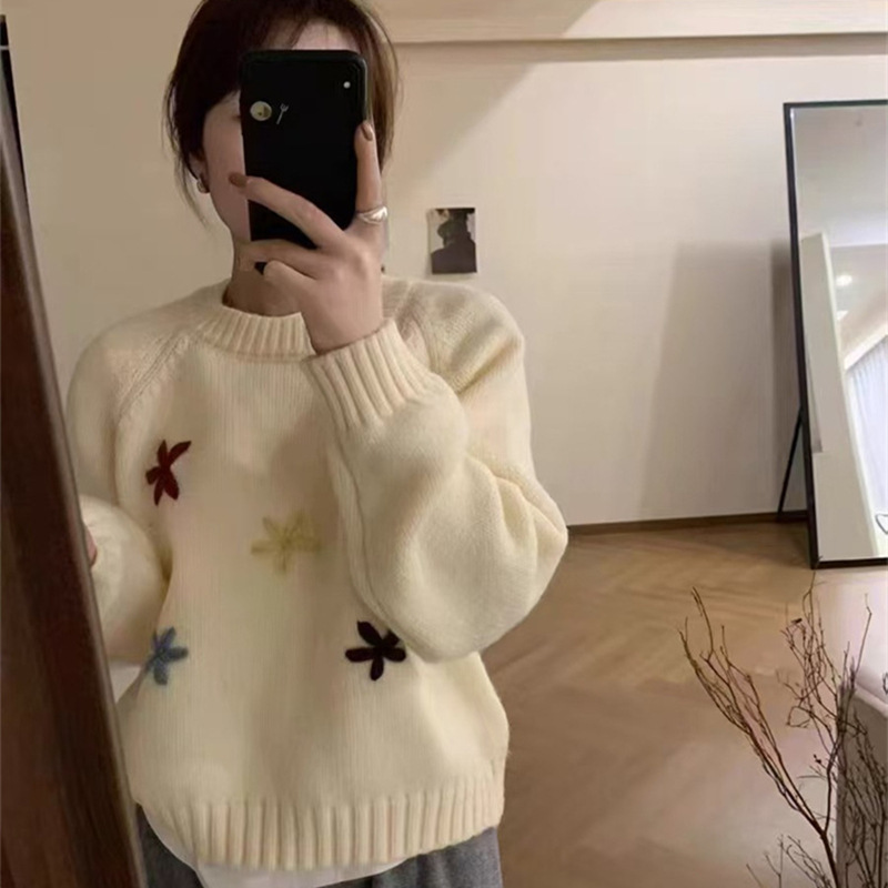 2025秋装新款女装花朵减龄外搭毛衣女韩系圆领秋装慵懒风针织上衣|undefined