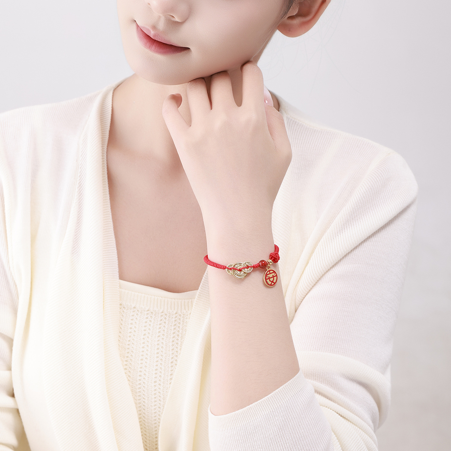 Xuping tejido a mano de la geometría redonda bordilla pulsera de cuerda roja simple lujoso temperamento de alta sensación de joyería del año del caballo mujer