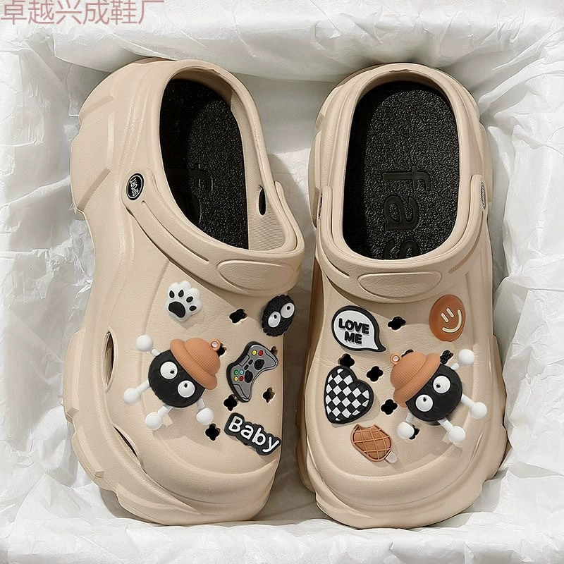 Обувь с толстой подошвной пещерой женщины 2024 новый летом носить 6 см для увеличения пляжных сандалий Баотоу тапки оптом