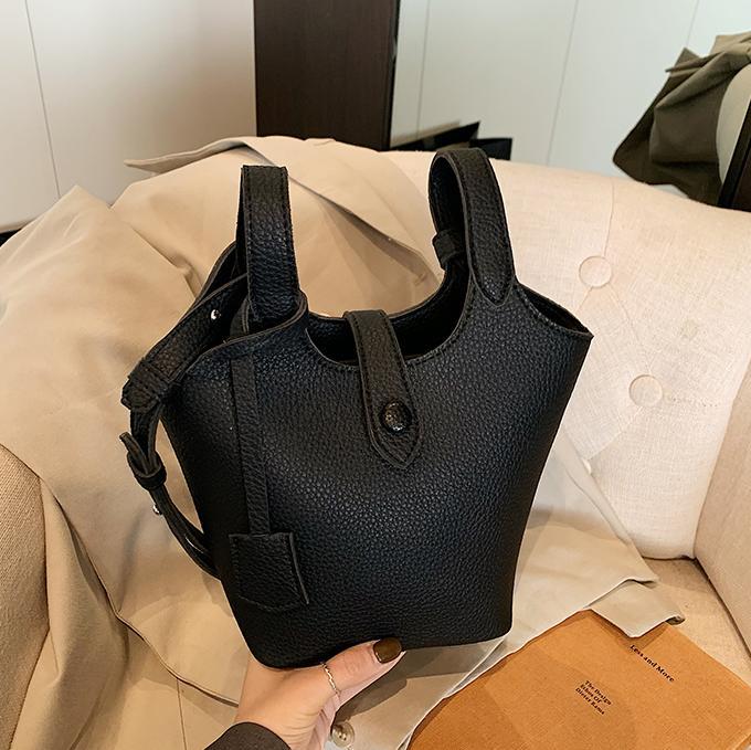 Bolsos de cesta de verduras populares de este año para mujer 2025 nuevo bolso de hombro súper caliente bolso de cubo de ocio simple