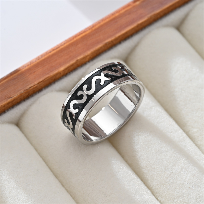 Hip-Hop Vintage Style Cross Checkered Titanium Steel Men's Rings Men Band Rings display picture 8