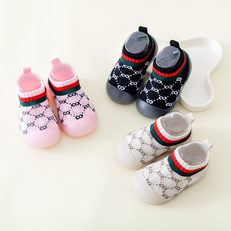 Primavera y verano zapatos para bebés nuevos zapatos para bebés con suela suave, zapatos antideslizantes para niños y niñas para niños pequeños y medianos.