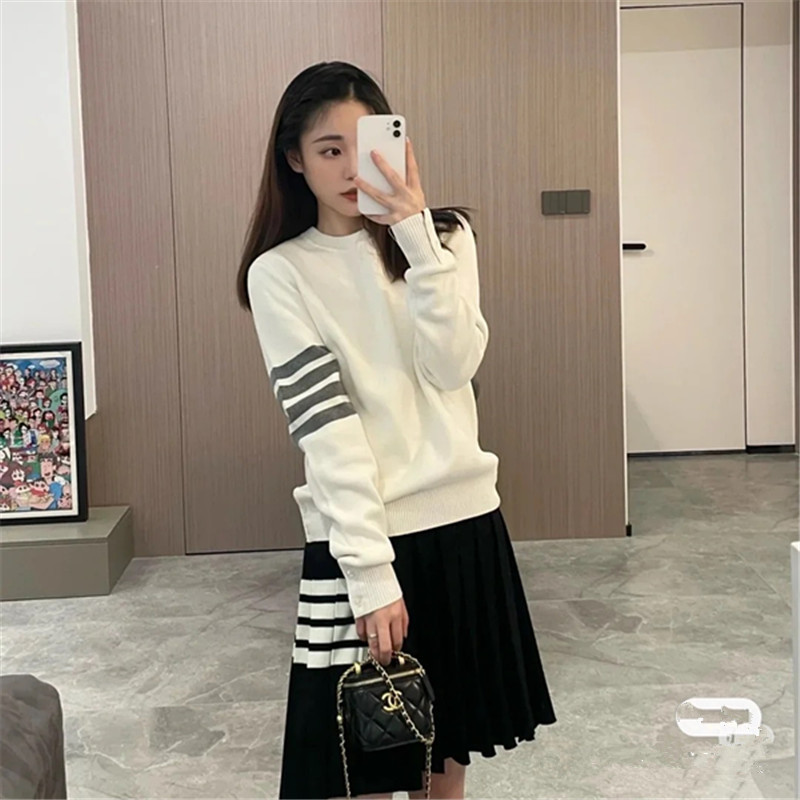 Academy Style 25 Autumn and Winter Tb Round Neck Pullover Knit Sweater with Four Stripes on the Sleeves, Versatile Wool Base Sweater, Couple's Style