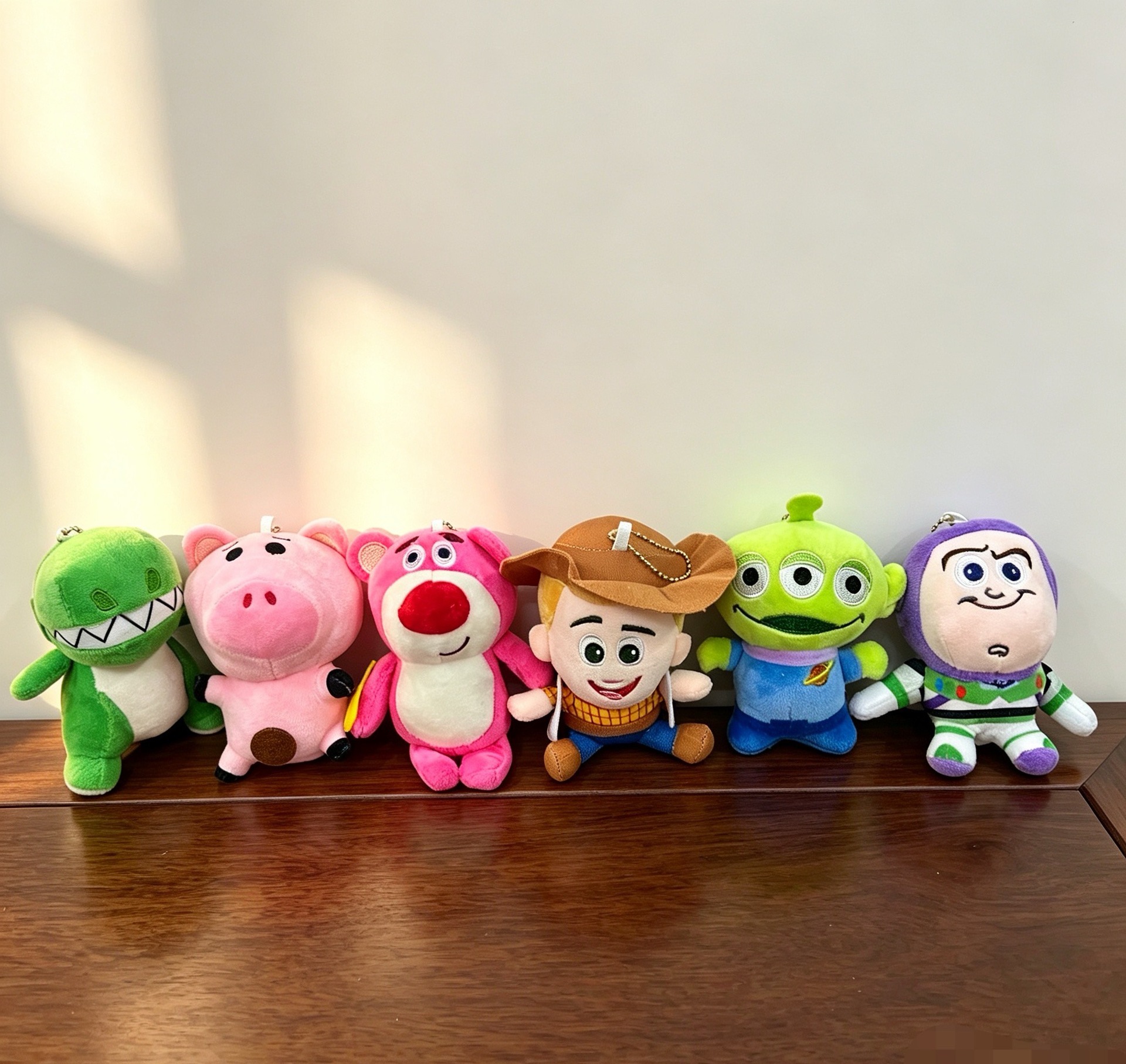 Cross-border nuevo en stock Toy Story 4 muñeco de peluche Hu Diba tenedor dinosaurio luz año muñeca colgante