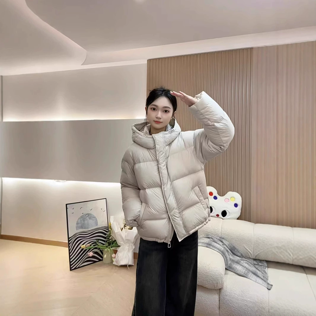 Женская короткая пуховая куртка 2025 года, зимнее пальто-пуховик для миниатюрных фигур, утепленное, свободного кроя, с наполнителем из белого утиного пуха, верхняя одежда с капюшоном