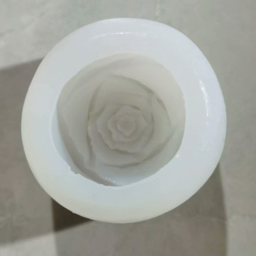 Tools for making 4 different sizes of rose-shaped ice pops for Valentine's Day cake decoration molds