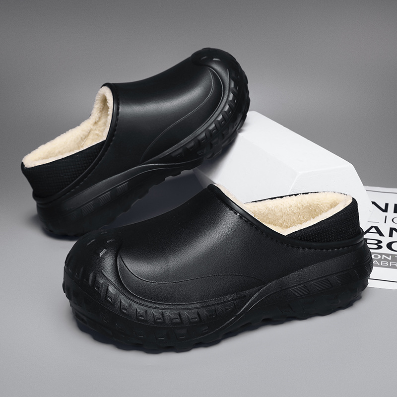 Zapatos de algodón de invierno para hombres con una sensación de mierda gruesa y una base suave de terciopelo caliente antideslizante impermeable a prueba de frío neumáticos de moda para hombres.