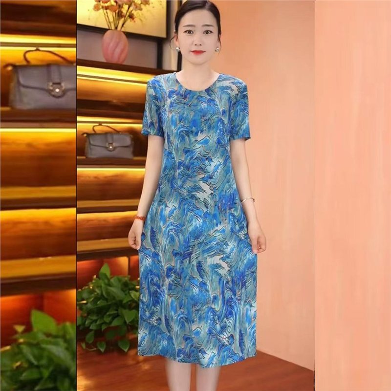 Clearance Sale of Women's Fashionable Summer Dresses for Moms: Plus Size Ice Silk Popular Dress, Pear-Shaped Commuter Mid-Length Dress