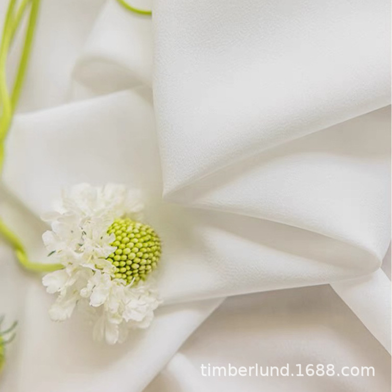 El hilo de la corona es transparente y no transparente. Espesar la pantalla de la ventana beige blanca de ensueño.