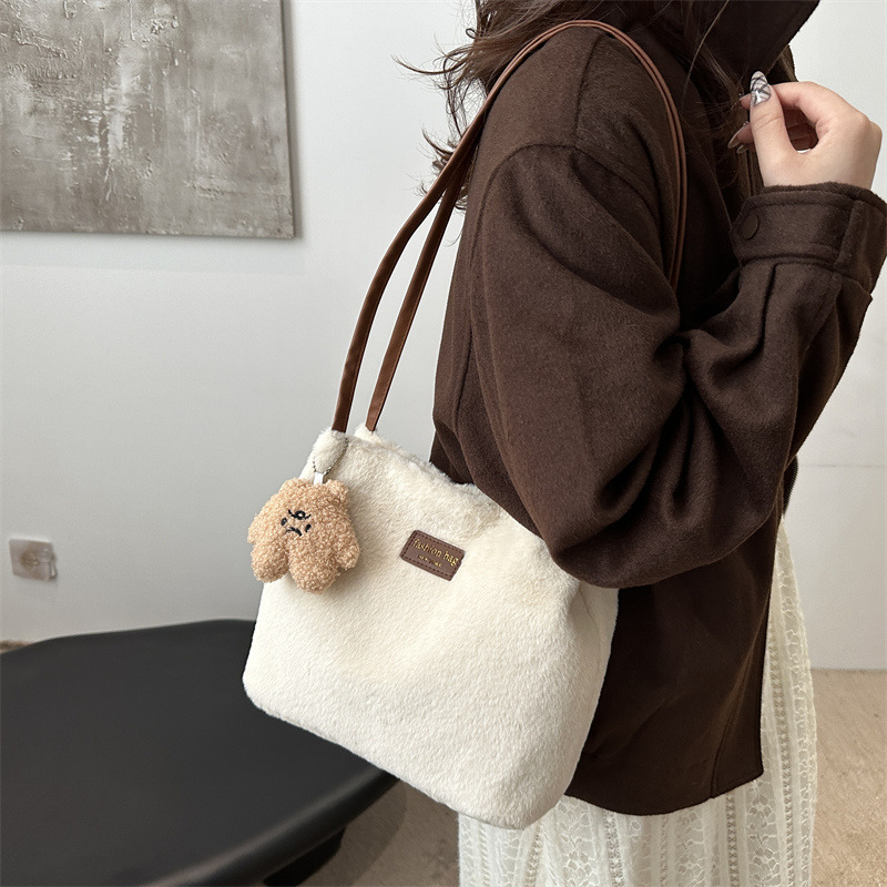 Bolso de felpa de moda de otoño e invierno para mujer 2025 casual todo-fósforo bolso de viaje de gran capacidad textura bolso de hombro