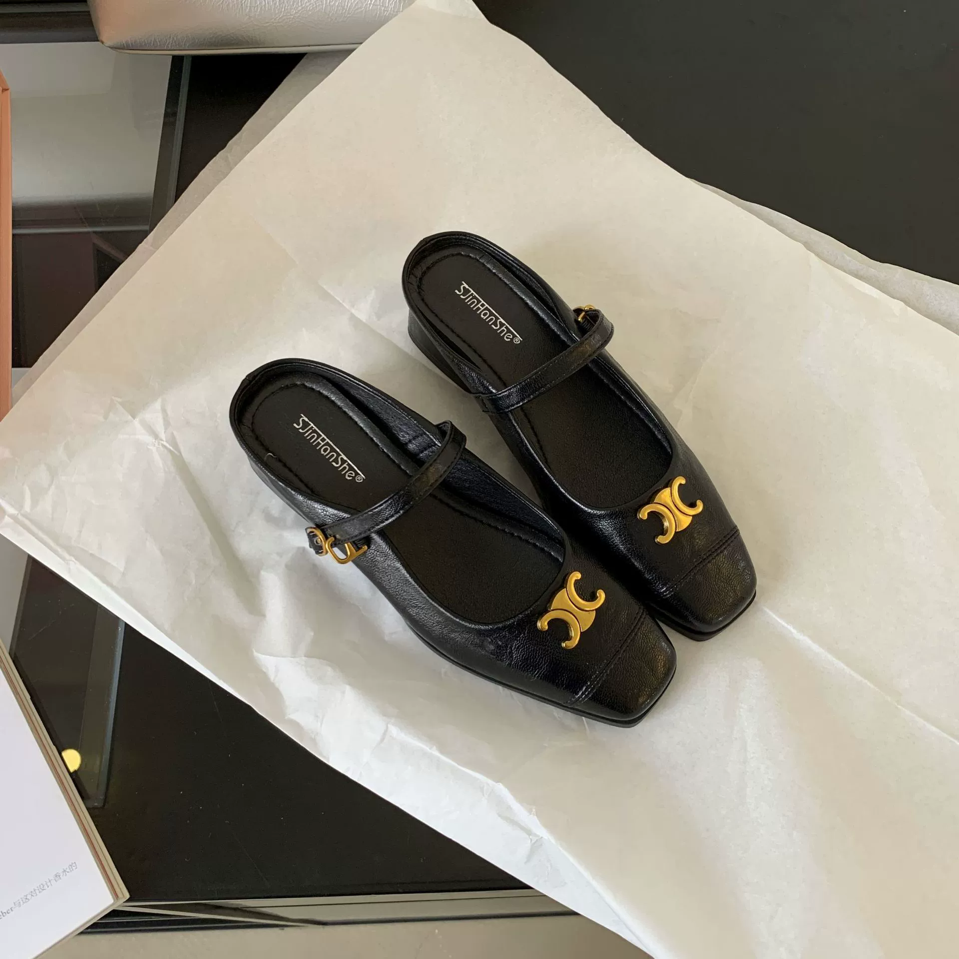 Retro slippers low-cut with a strap, Spring/Fall 2024 model