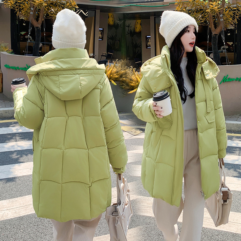2025 ropa de algodón de estudiantes para mujeres medianas y largas 2025 invierno nuevo estilo casual encapuchado rodilla gruesa chaqueta de algodón abrigo