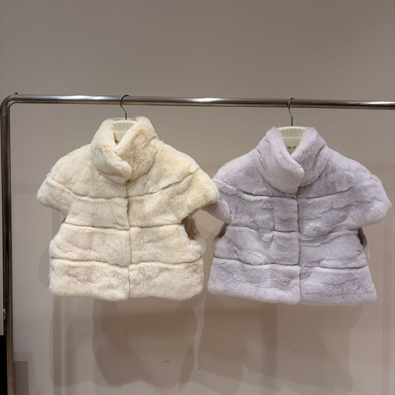New winter model imported rex rabbit fur vest with flutter sleeves, short style, youthful and sophisticated Korean-style soft and cozy coat for women New winter model imported rex rabbit fur vest with flutter sleeves, short style, youthful and sophisticated Korean-style soft and cozy coat for women