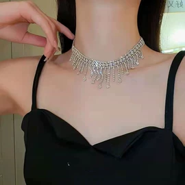 项链;耳钉;手链