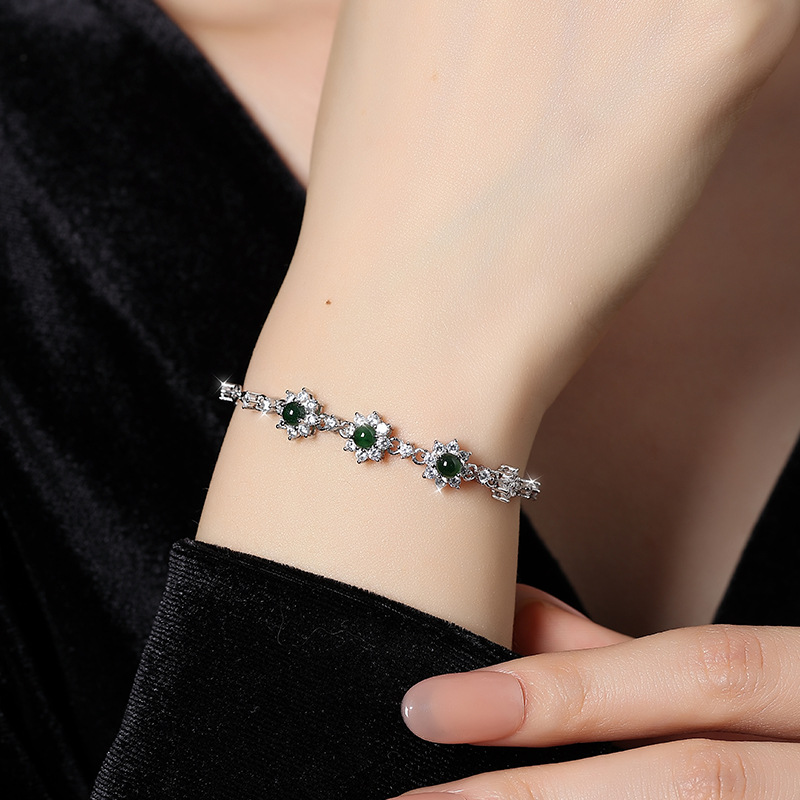 Fabricantes al por mayor de alta calidad hielo transparente material peligroso natural agua azul pulsera de jade s925 con incrustaciones de plata pequeño diseño fresco