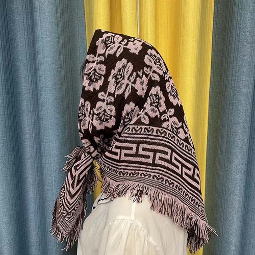 Middle-aged and elderly women's headscarves: Rural women performing labor in the fields, showcasing protective scarves—timeless, cozy, and versatile square headscarves for grandmothers.