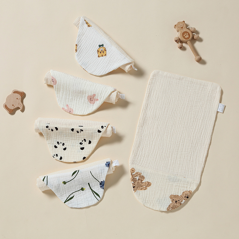 Pure cotton sweat towel four layers of gauze for male and female babies newborn children large breathable cartoon cotton pad back sweat towel