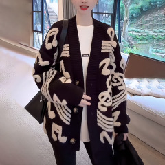 怠惰な高級感の柔らかいモチモチのタオルは音符の図案のセーターのコートを刺繍します。