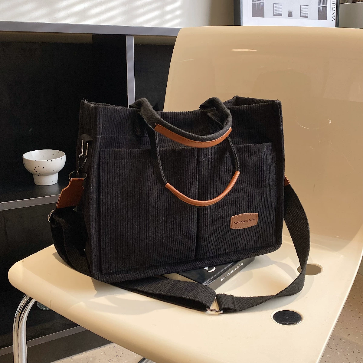 Capacious Handheld Bag with Adjustable Strap for Leisure and One-Shoulder Use - Customizable Colors