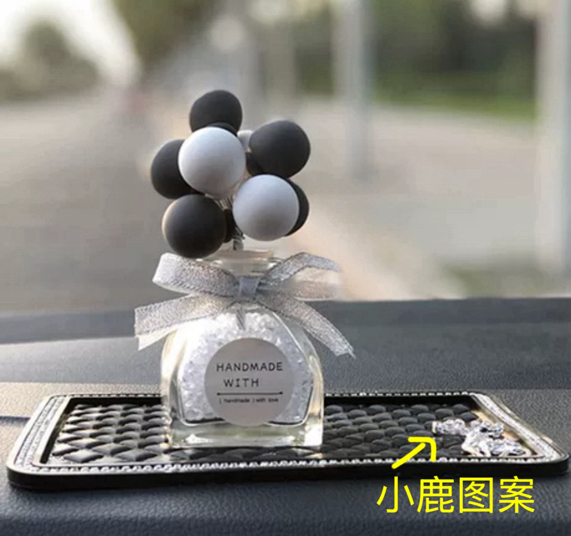 Balón de confesión a cuadros negros y blancos, otras resinas simples de belleza