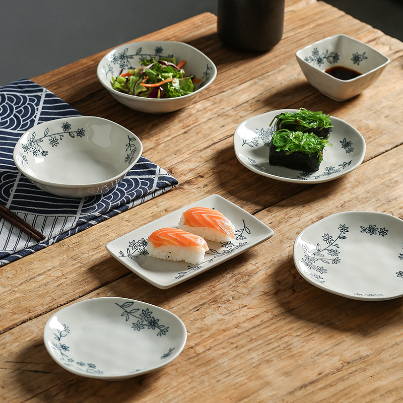 日式家用蘸料碟小菜碟子機印梅花調味陶瓷小碟日料壽司擺盤