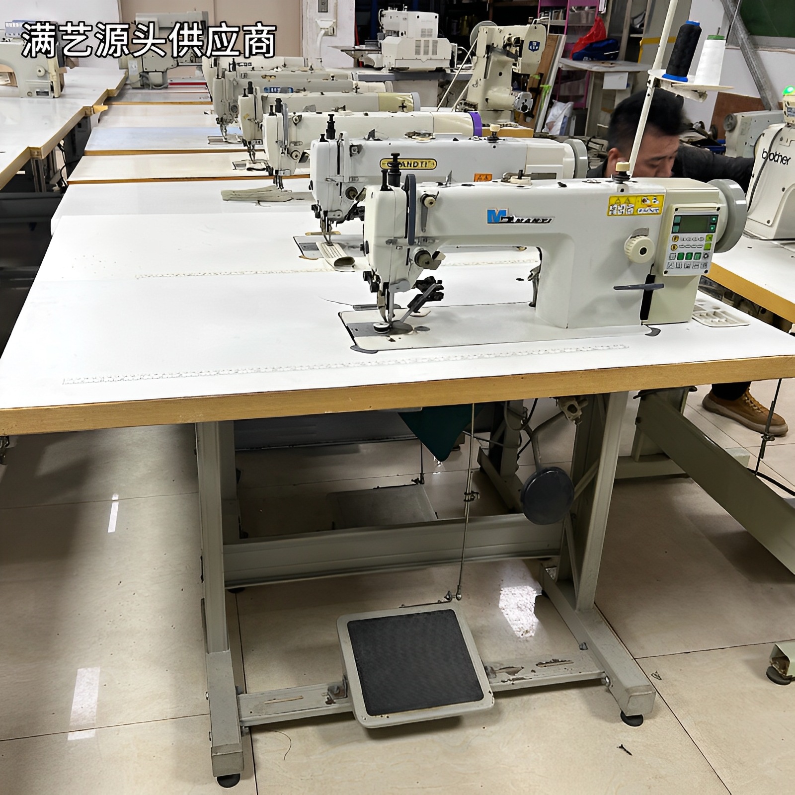 Venta al por mayor de segunda mano 7 ~ 80% nueva computadora doméstica dy sincronía máquina de cuero bolso de mano de una sola aguja de coche sincronía de segunda mano