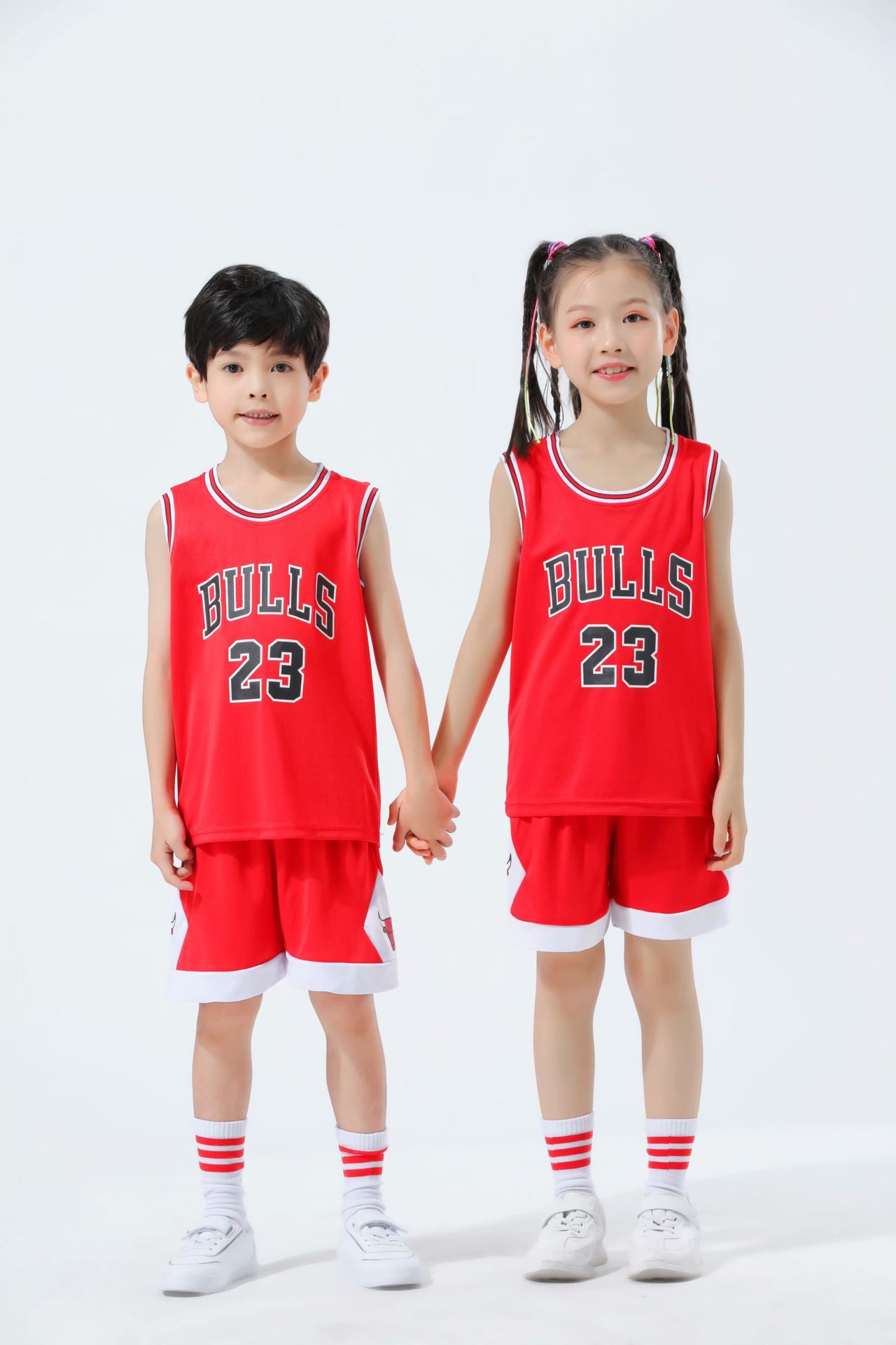 子供の倉庫のボールの服を卸売りします。