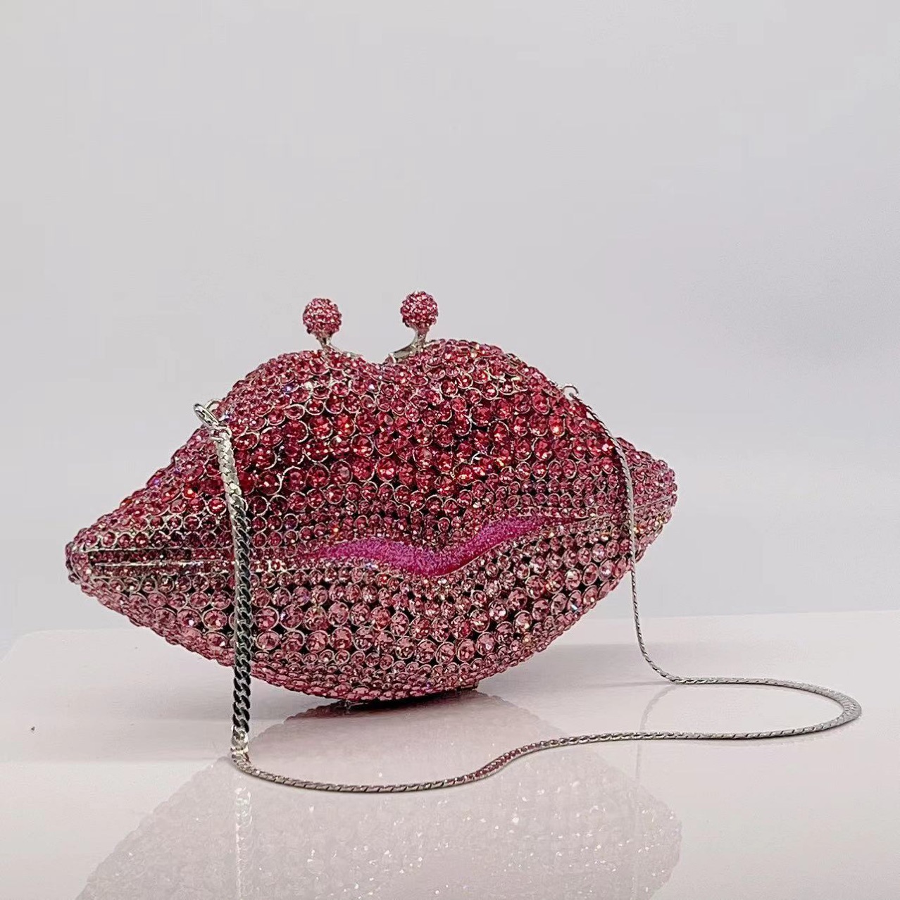Túi clutch nữ đính đá dạ hội viền môi kim loại — màu đỏ đậm, Màu đỏ, Màu xanh lá, Màu xanh lam chi tiết 1