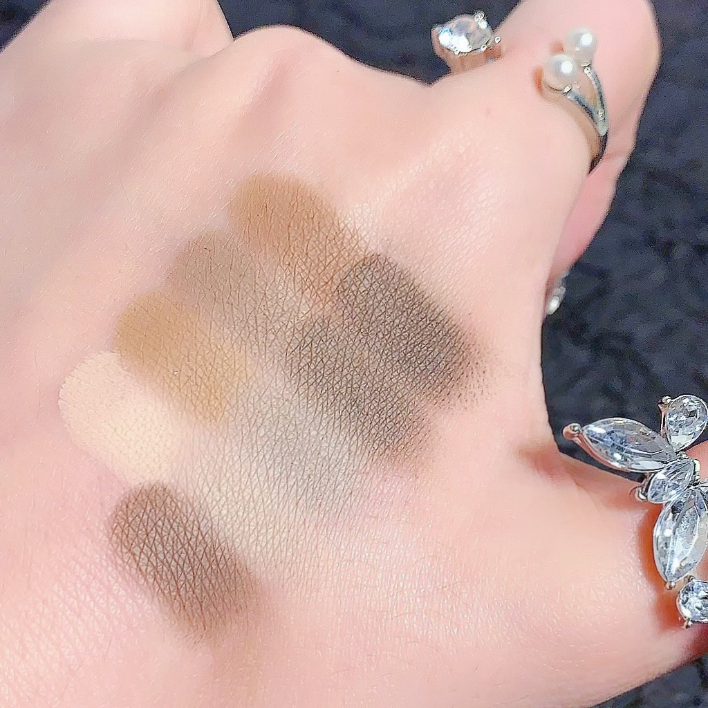 MISS LARA's new nine-color eyeshadow, featuring pearlescent sequins, glitter powder, and matte finishes, is an affordable beginner's Instagram makeup undefined