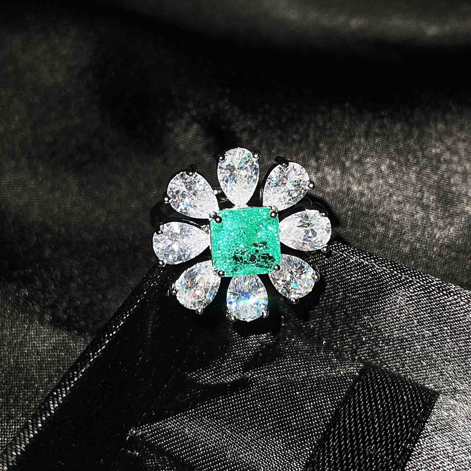 Schmuck Nachahmung Natürlicher Blauer Topas Halskette Diamant Ohrringe Ring Anhänger display picture 14