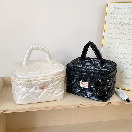 Korean-style niche handbag for holding makeup, skincare products, and toiletries with a youthful, high-fashion design. Portable and large capacity travel pouch for organizing cosmetics and personal care items.