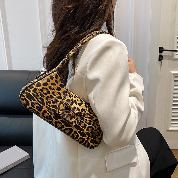 Nuestros bolsos de mujer son tu mano derecha en el camino de la moda