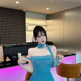 【原版】气质女神立体花朵飘带抹胸连衣裙纯欲辣妹性感露背包臀长