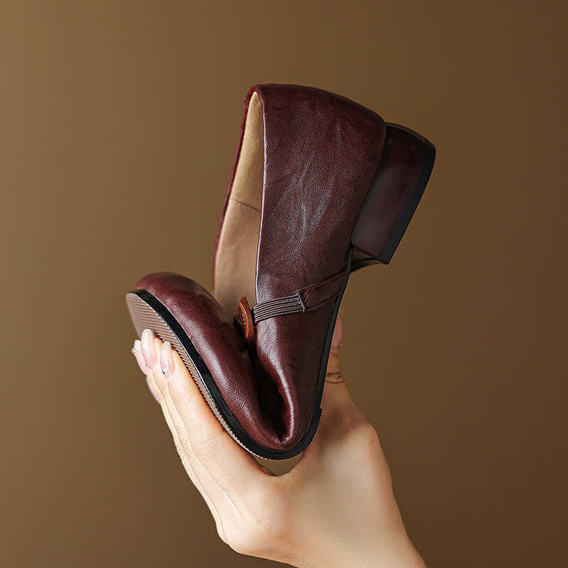 Retro Mary Jane shoes with a strap low-cut