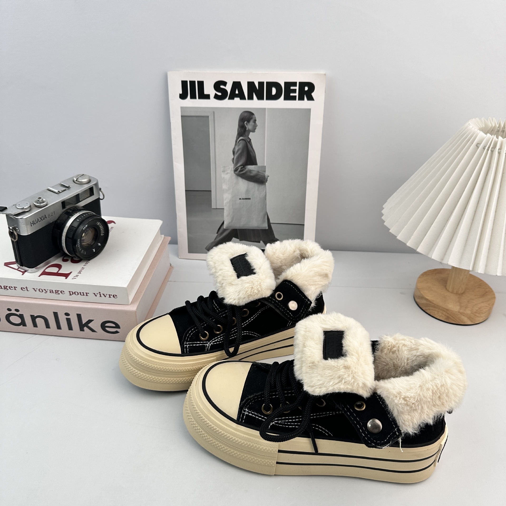 Estudiantes de invierno de Yuanbo coreanos zapatos de lona de terciopelo versátiles para mujeres 2025 nuevos zapatos de terciopelo Harajuku de fondo grueso image 4