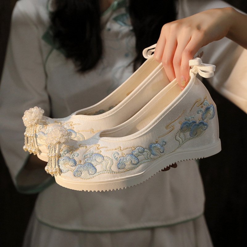 New Hanfu Shoes Female Students Antique Embroidered Shoes Women's Matching Hanfu Inner Height Increasing Antique Shoes Han Element Cloth Shoes