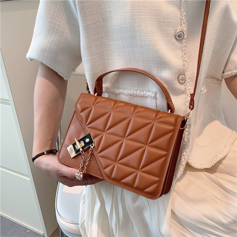 Bolso de mujer 2022 bolso popular de moda del todo fósforo color sólido indentación rombo ins hombro bolsa de mensajero al por mayor