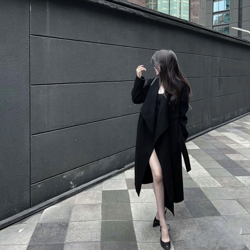 女性のためのハイエンドウールコート 2024 新しい黒の秋冬ウールコート韓国スタイル小柄な冬ミッドレングス|undefined