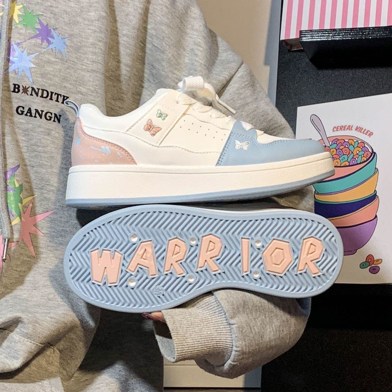 흰색 파란색 분말