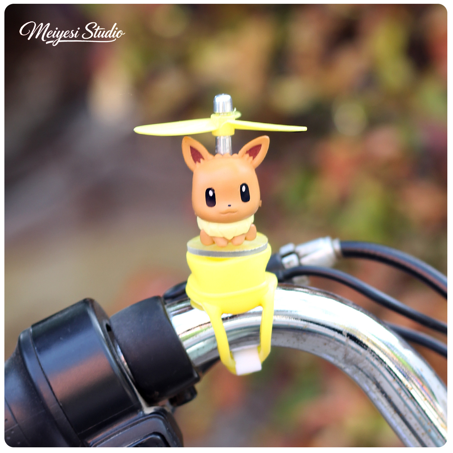 Cute molino de viento bicicleta coche de batería decoración accesorios para automóviles eléctricos muñecas de motocicleta muñecas decoración colgante