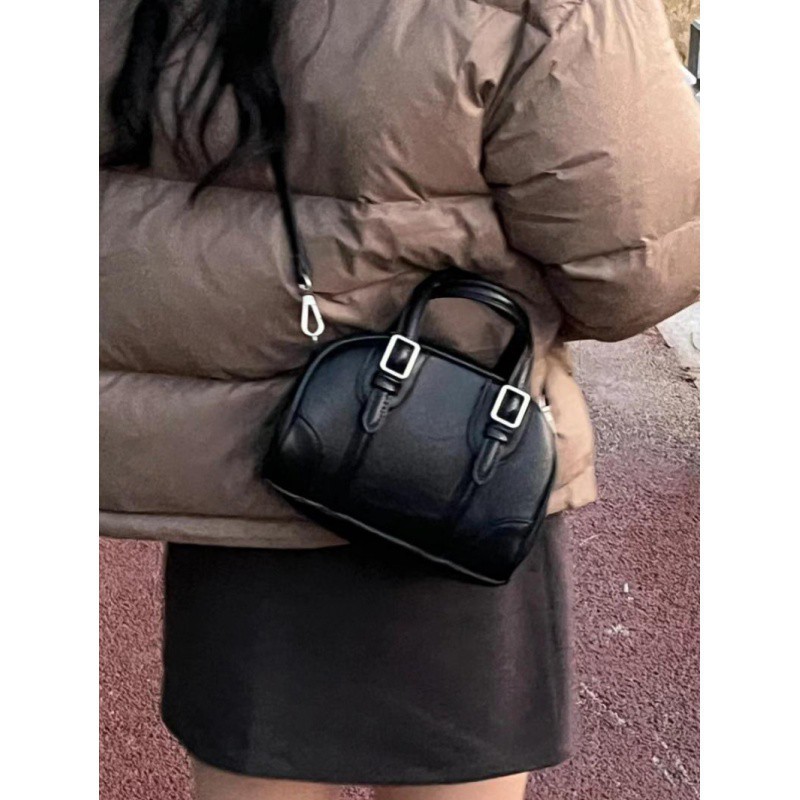 Design fashionable shoulder bag