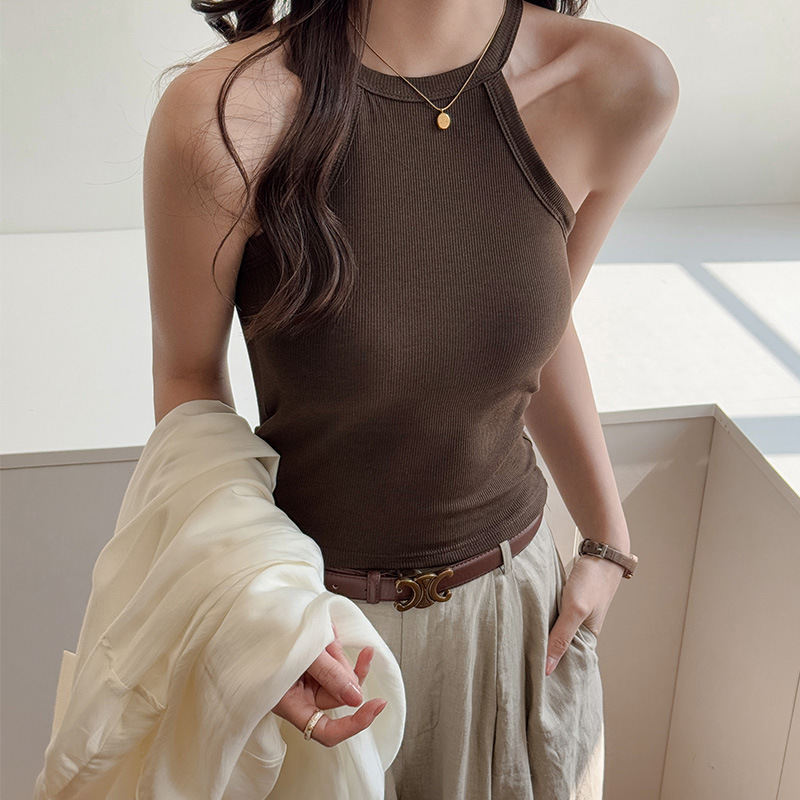 엄선된 솔리드 컬러 민소매 홀터넥 디자인 캐미솔 여성용 가슴 패드 고정 컵 슬리밍 탑