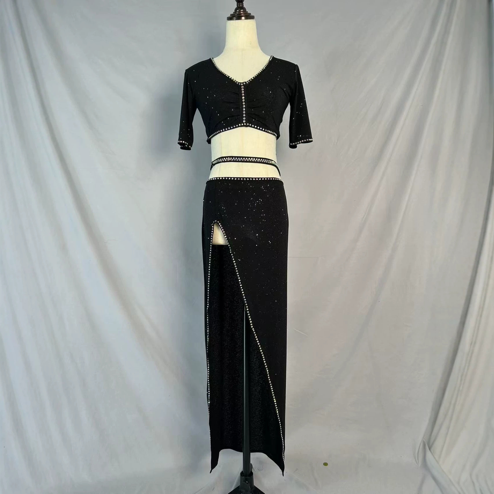 Exclusive cross-border belly dance black two-piece practice outfit, oriental dance set with diamond-embellished hollow long skirt