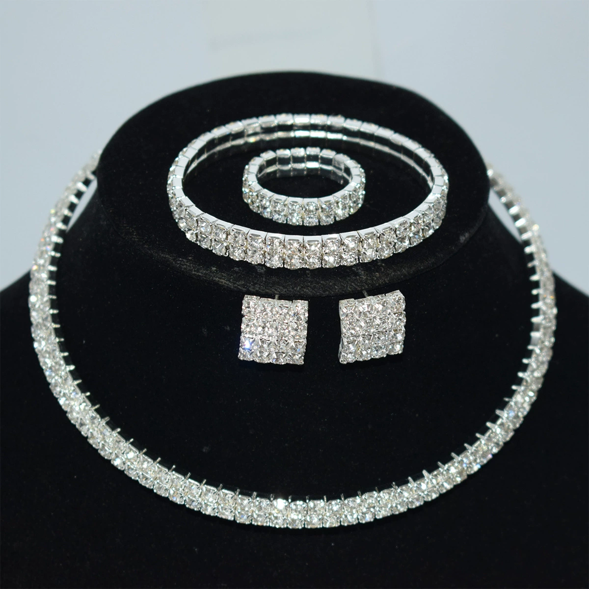 Accessory for bride, choker, bracelet, earrings, set, necklace, chain, gold and silver