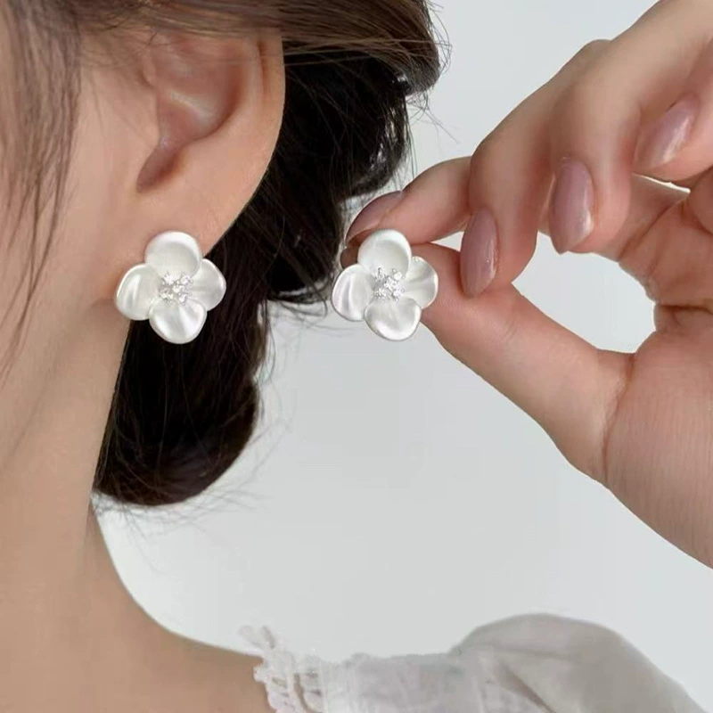 Серьги, ушные клипсы, стиль лёгкой роскоши, стиль высокого качества