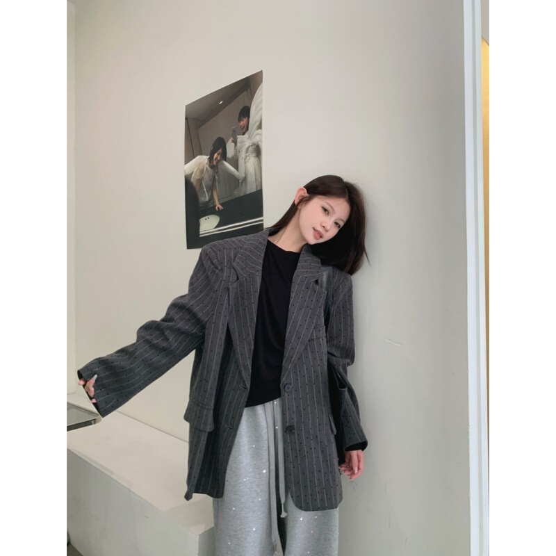 Real Shot of 2025 Fashionable Outfits with Stripes and Polka Dots Oversize Silhouette Oversized Long-Sleeved Blazer for Women Real Shot of 2025 Fashionable Outfits with Stripes and Polka Dots Oversize Silhouette Oversized Long-Sleeved Blazer for Women